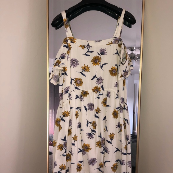 Oldnavy flower sundress - Picture 4 of 4
